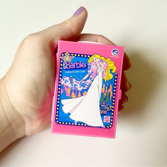 World's Smallest Barbie Fashion Case Miniature + 2 Micro Figures - Picture 1 of 3